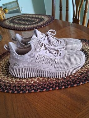 Skechers Knit Lace-Up Trainers in Light Mauve Sz.6.5